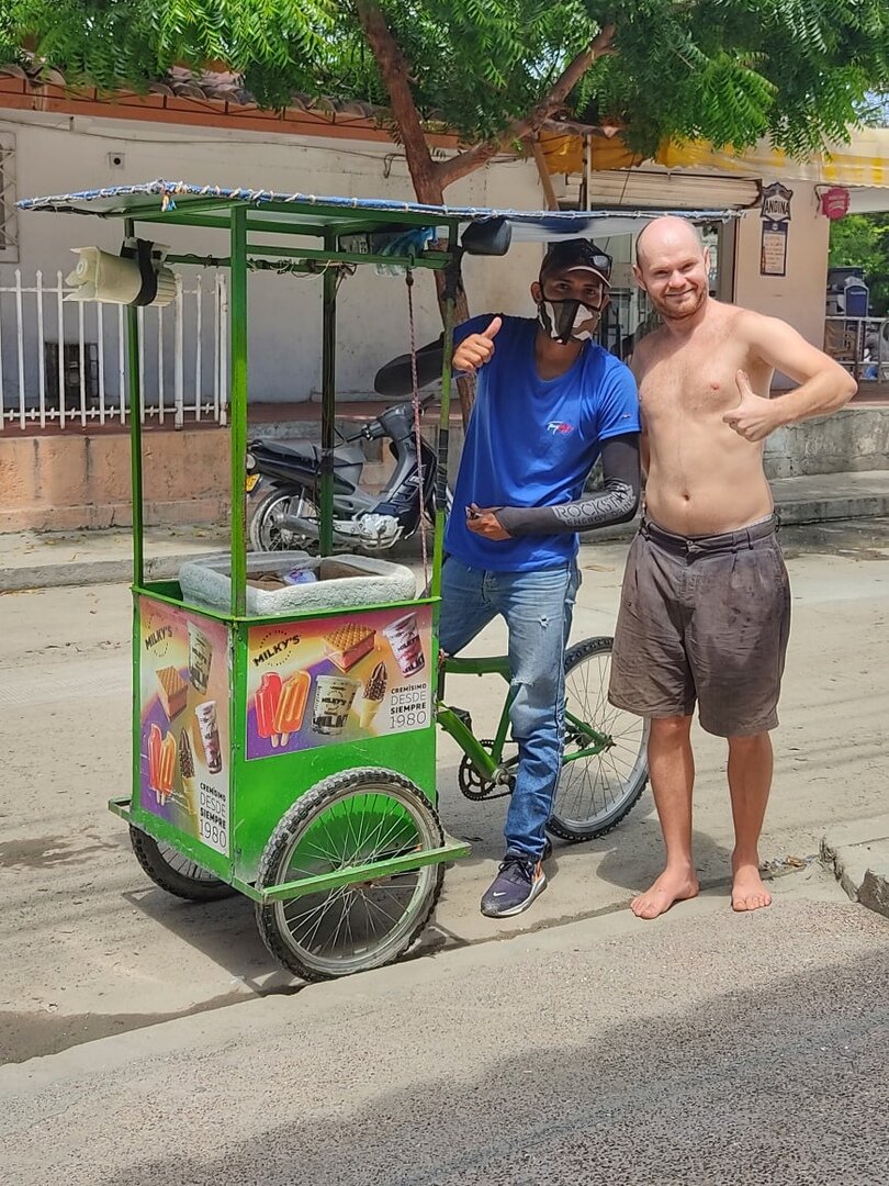 Мороженщик, у которого я съел, наверное, тонну мороженного за месяцы пандемии