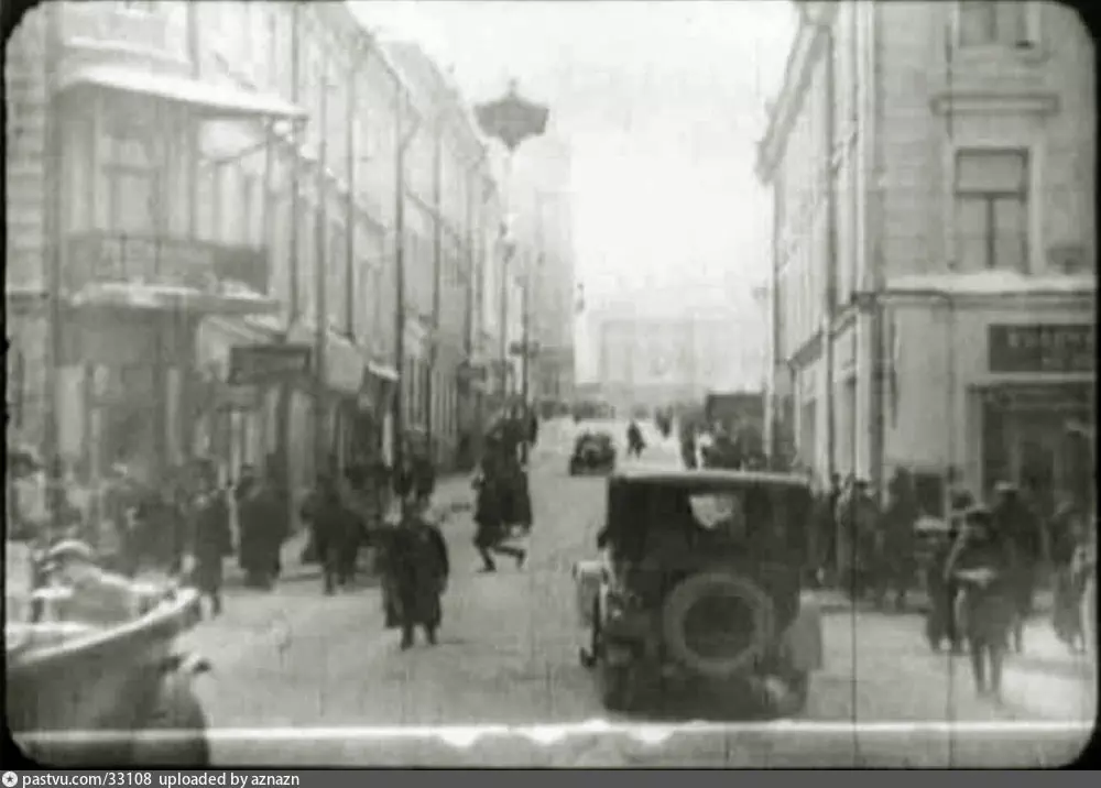 Столешников переулок, 1926 г. Источник: Кинохроника, снятая Дзигой Вертовым
