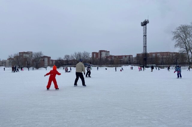 Умный спорт пермь каток. Лед каток. Каток фото. Каток Пермь. Трудовые резервы Пермь.