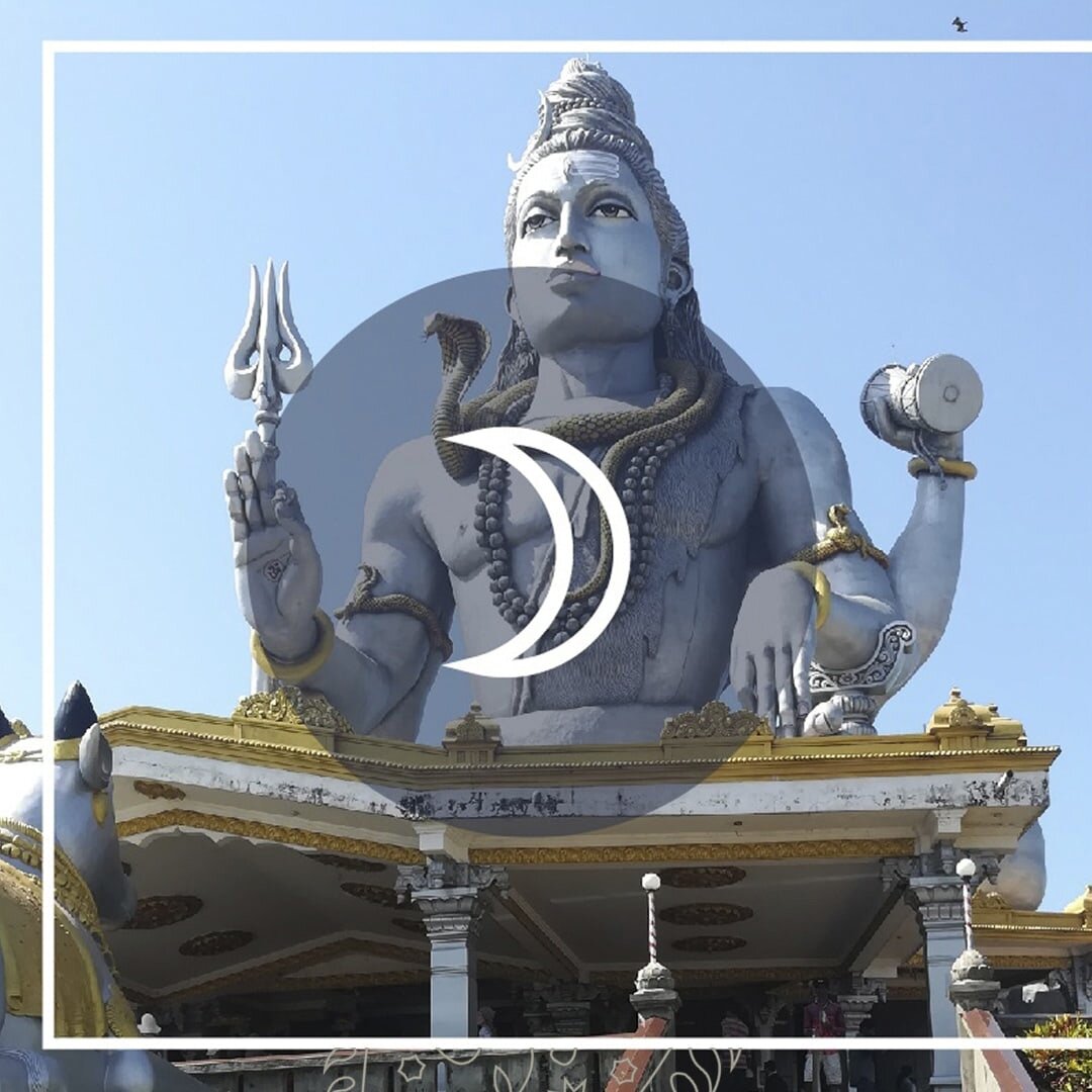 На фото: статуя Шивы в Мурдешваре, штат Карнатака, Индия. Март, 2019.⠀