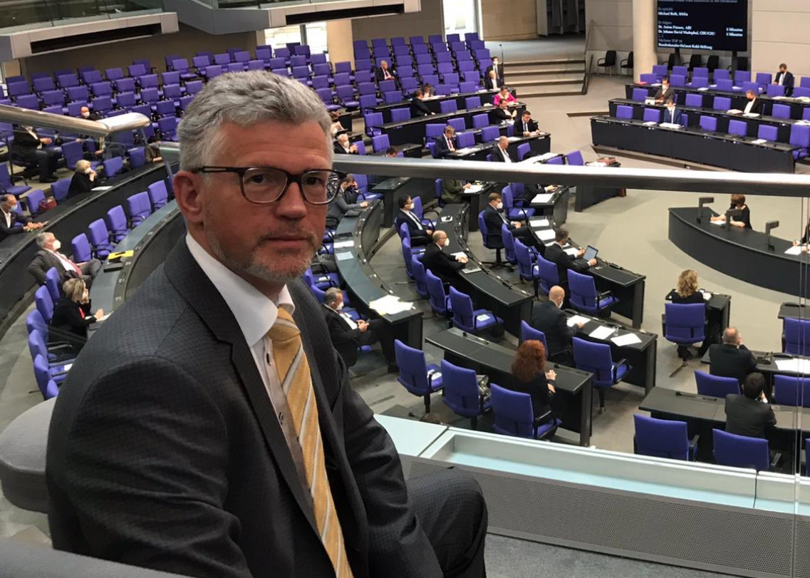    Twitter.com/melnykandrij