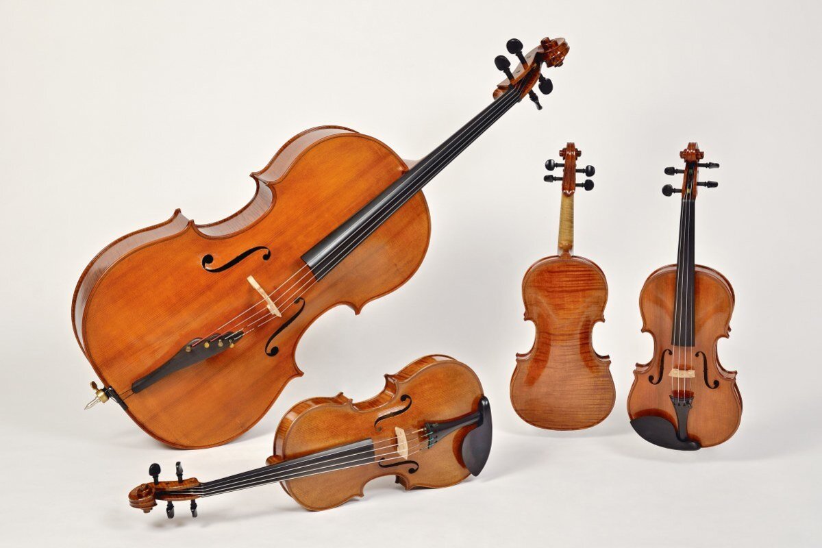 Классический струнный квартет - 2 скрипки, альт, виолончель. Фотография взята из свободных источников на просторах Интернета