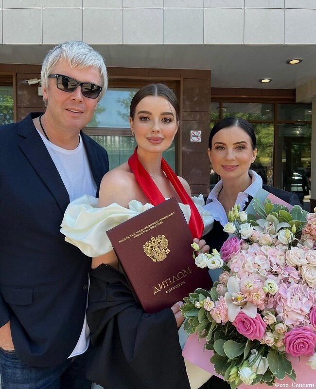    Стриженовы с младшей дочерью Александрой