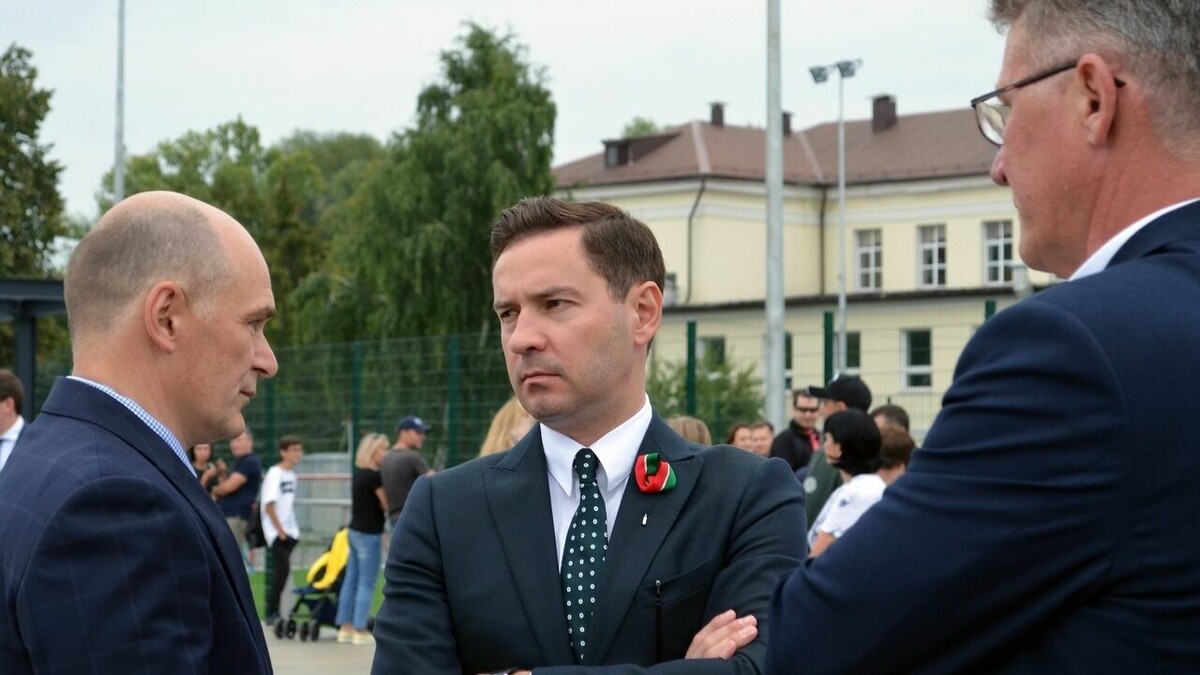     Глава минспорта Татарстана Владимир Леонов во время итоговой коллегии министерства высказался о профессиональных спортивных клубах республики.