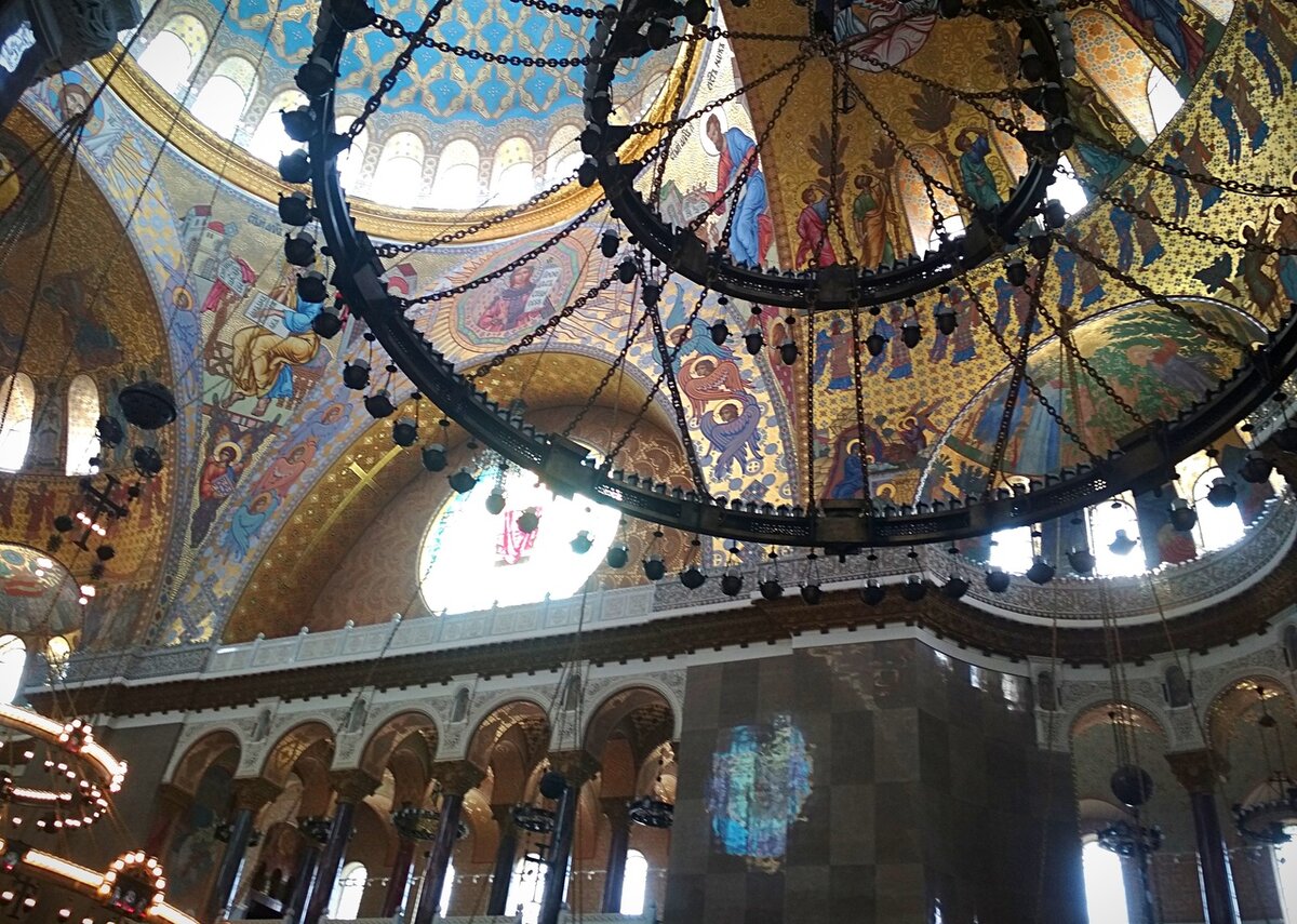 цветное сердце на стене