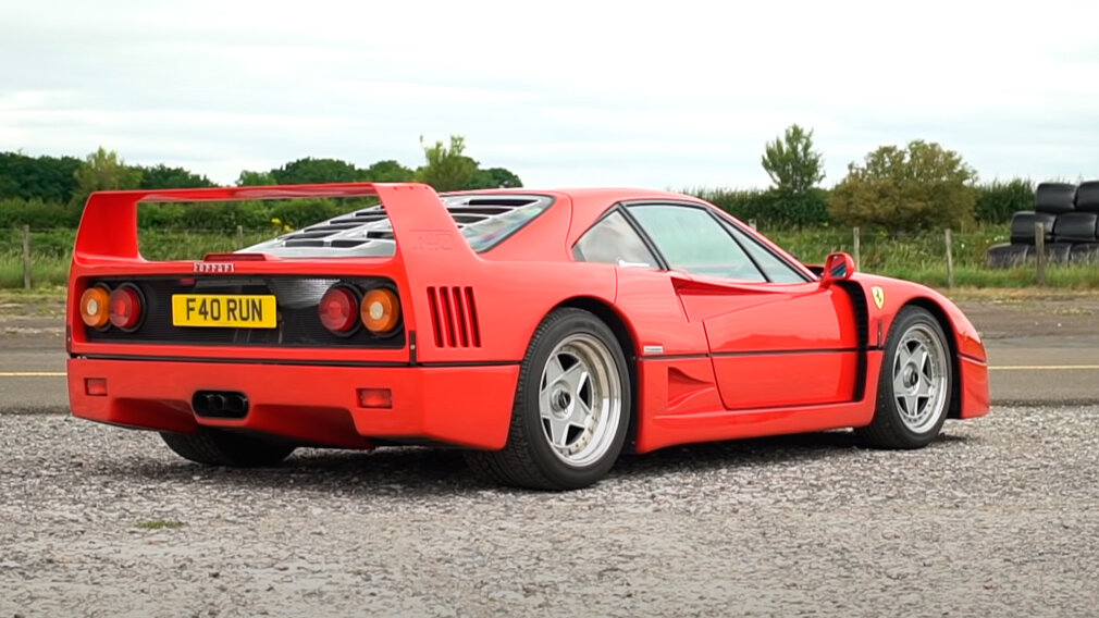  Ferrari F40    488 Pista Spider      