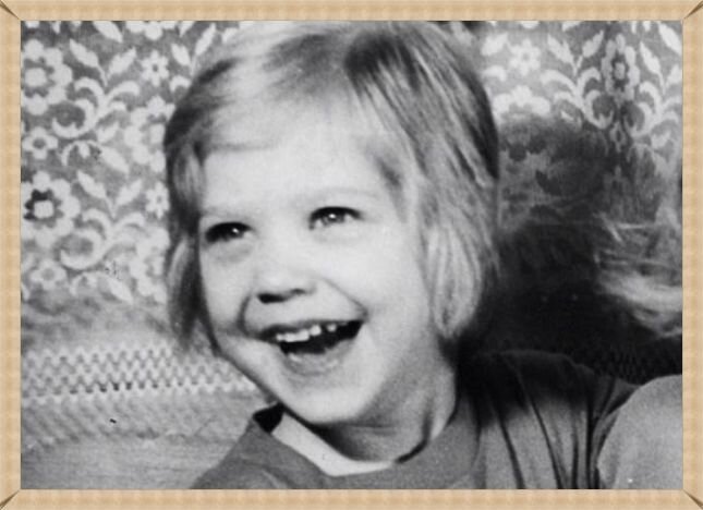 Детское фото Кристины Асмус, источник фото/infodays.ru