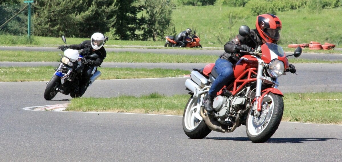 ducati s2r и bmw f800r