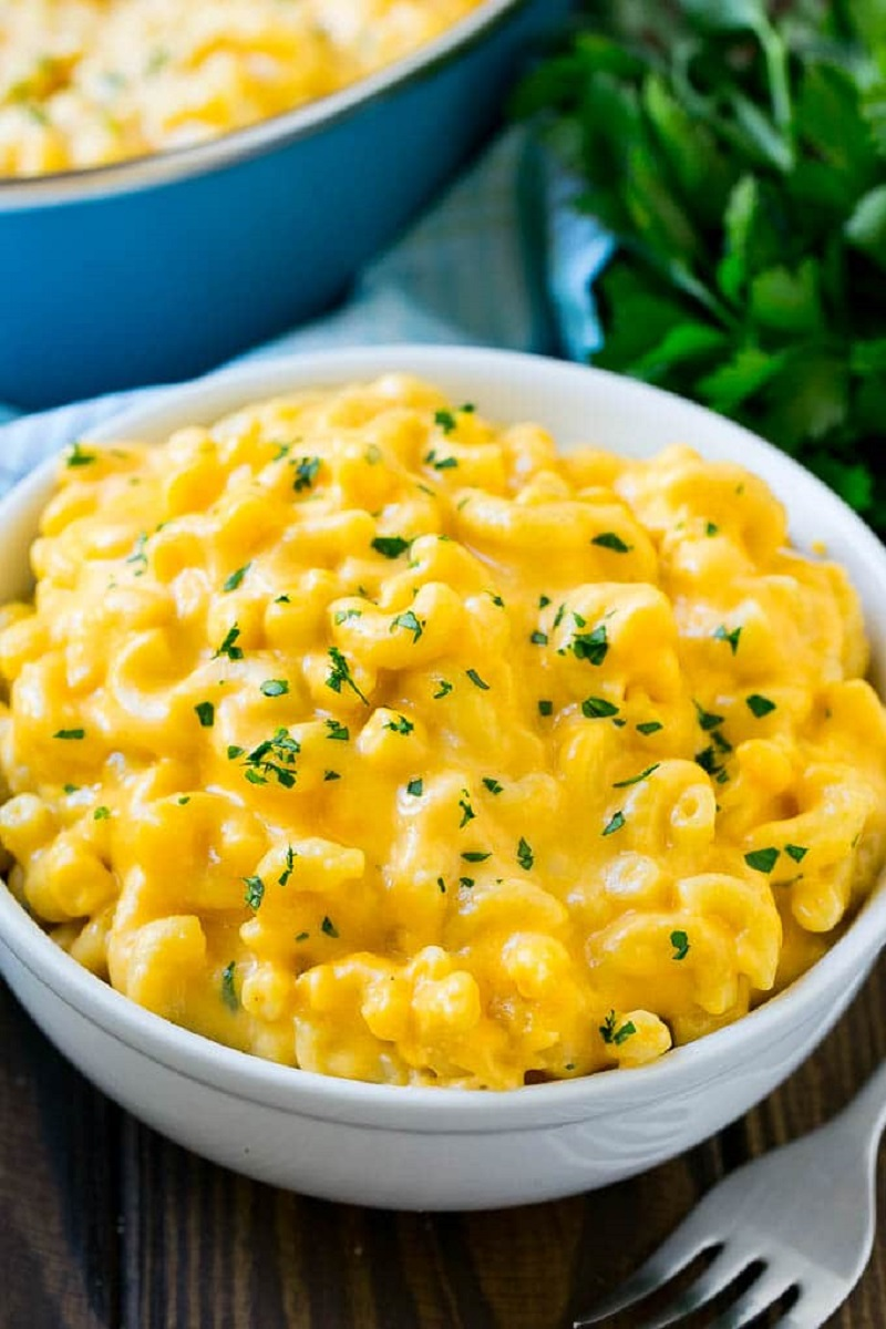 Макароны с сыром фото. Паста Мак энд чиз. Макароны чиз с сыром. Макарошки Mac&Cheese. Макчизи макароны.