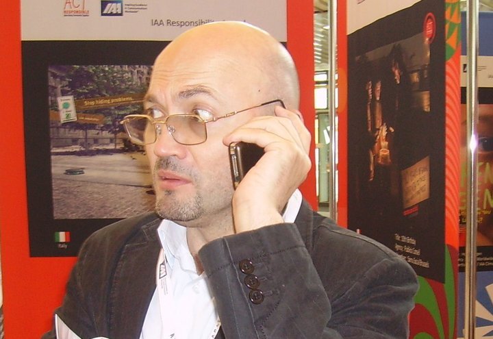 Это я в поисках роли в телепереговорах.