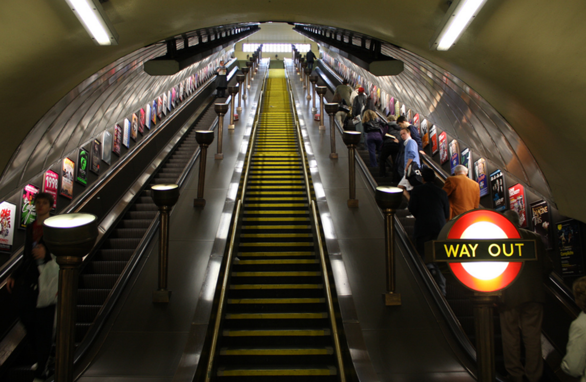 Метро Лондона. Underground метро Лондона. Станция метро Subway Лондон. Лондонский метрополитен.