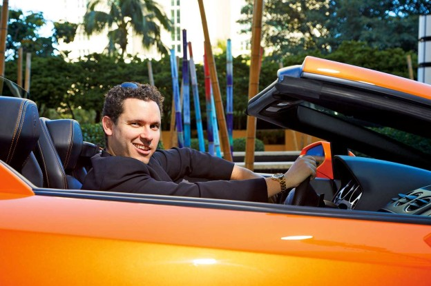 Вы можете подумать, что это немного шокирует, но молодой миллионер Тимоти Сайкс - тому подтверждение. «Я стал миллионером, когда мне был 21 год. Моя ученица, которая последовала за мной, также стала миллионером в возрасте 23 лет ". 
Тимоти Сайкс
Тимоти Сайкс, фото: wikimedia.org