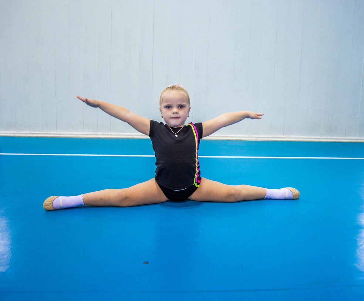 Стоковые фотографии по запросу Девушка гимнастка