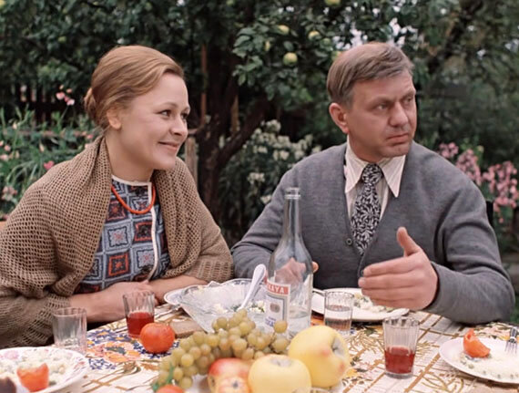 Раиса Рязанова и Борис Сморчков. Кадр из фильма «Москва слезам не верит»