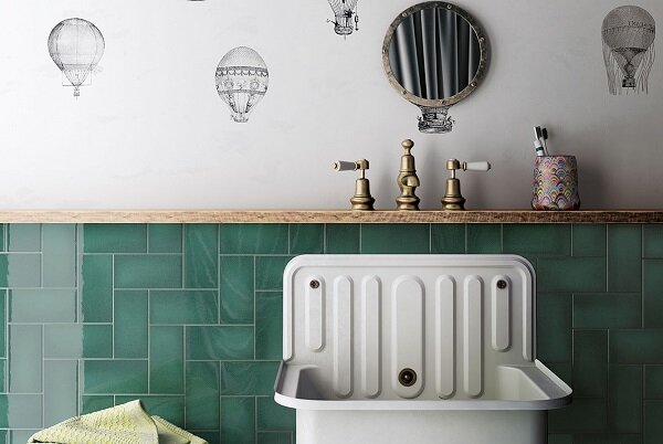 Облицовка цветной глянцевой плиткой