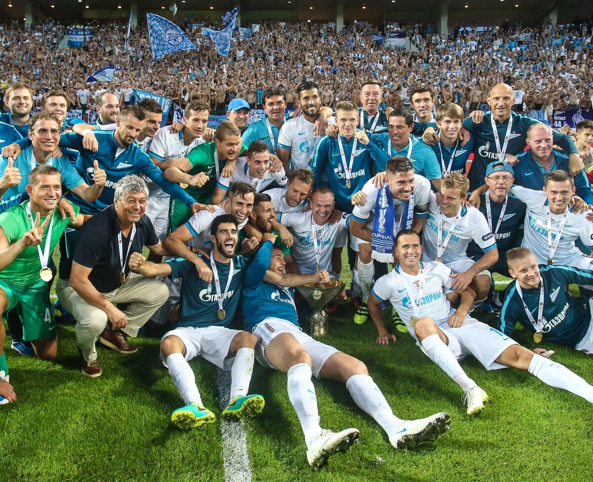 Команда , которой вскоре придется стать "империей зла " . 