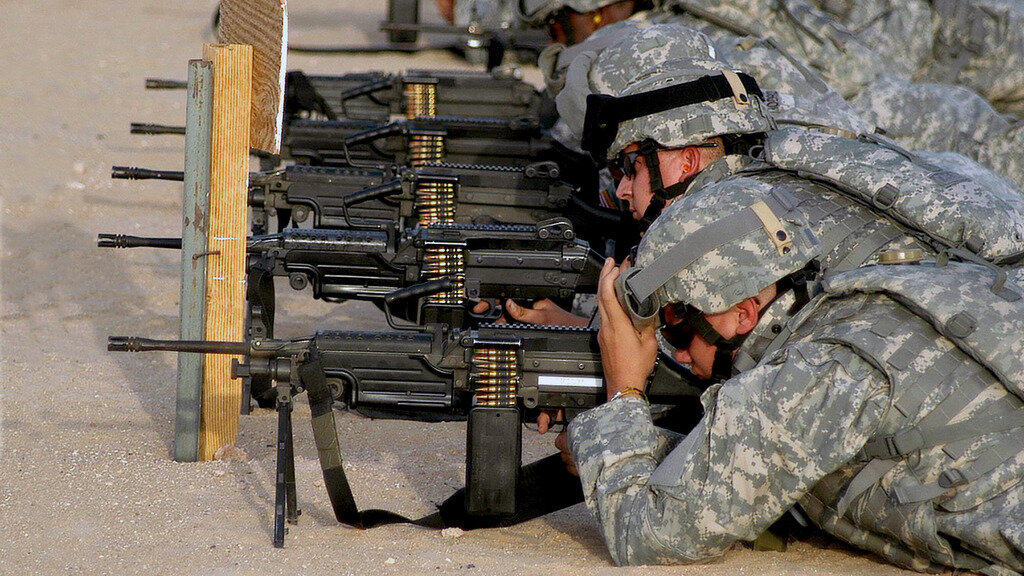 Занятия по огневой подготовке в армии США с 5,56-мм пулемётом M249 SAW