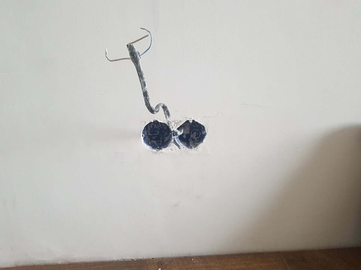 Вот так выглядит подрозетник сразу после шпатлевки