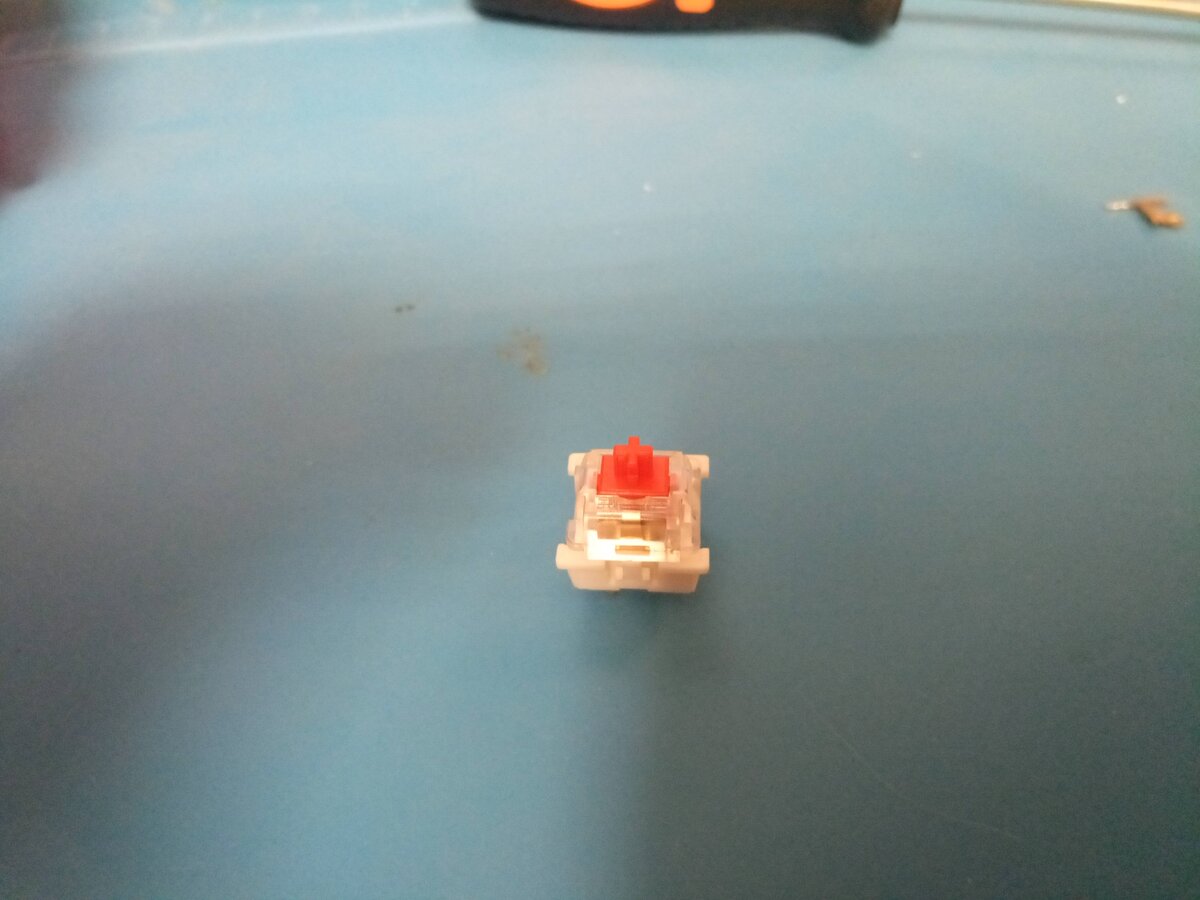 Красный свич для клавиатуры.