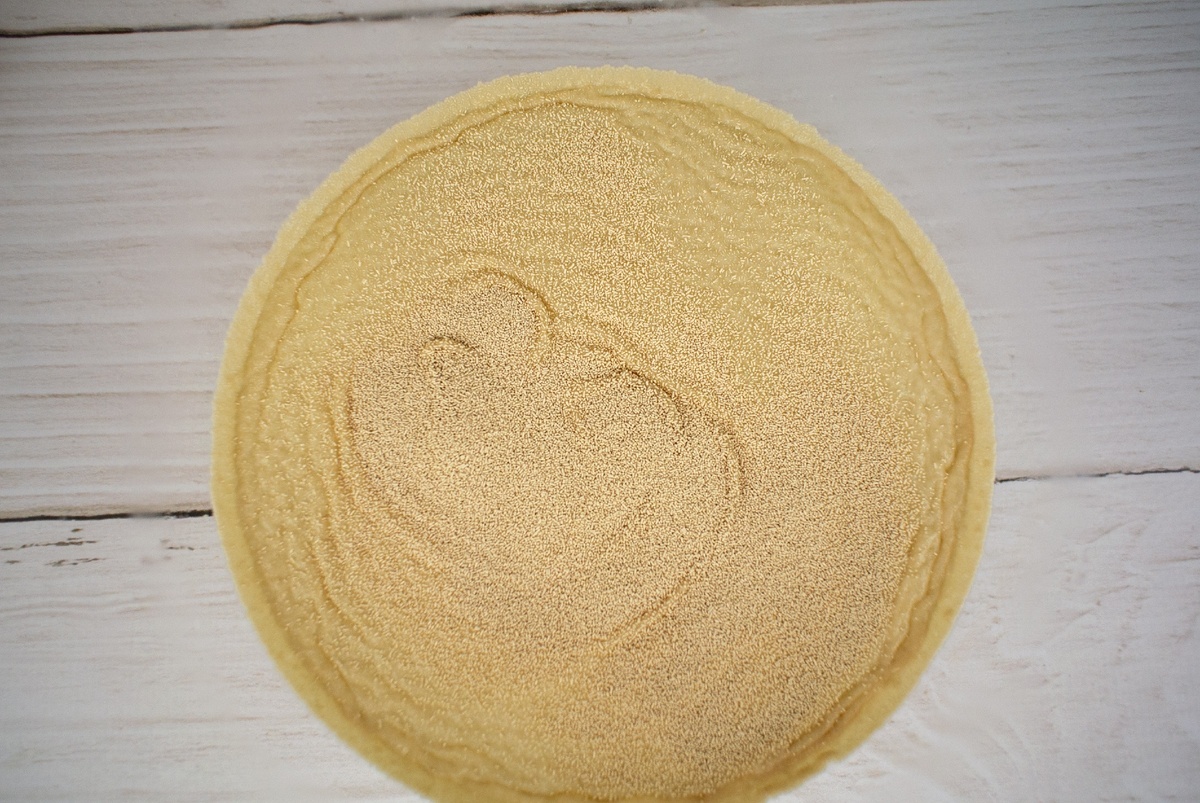 вода, дрожжи и сахар