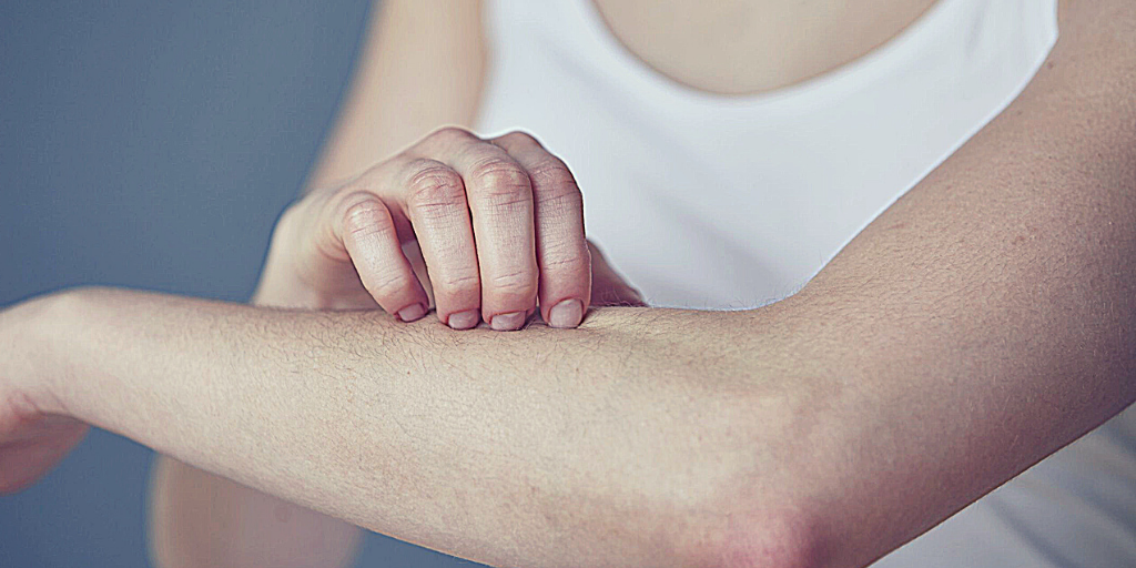 Зуд без причины перед сном.