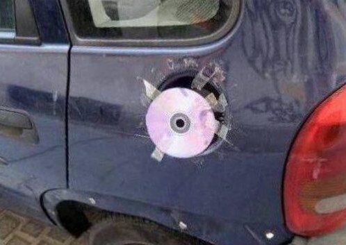 Диск, нужная вещь. Можно и музыку слушать и закрывать щели.