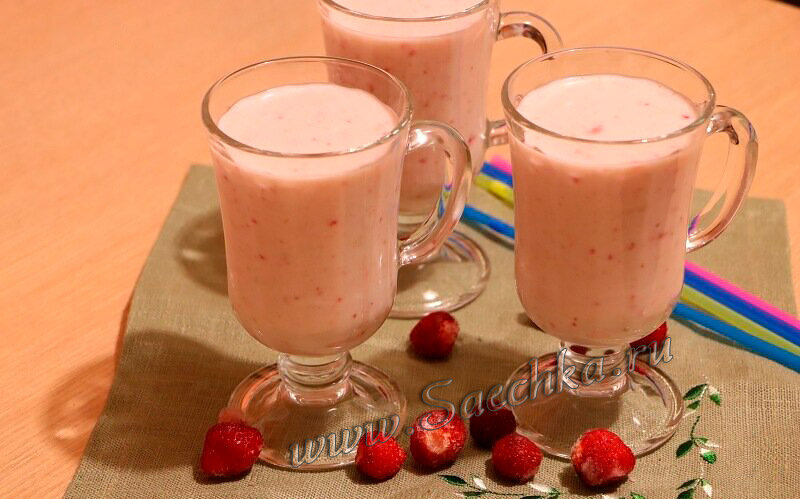 Бананово-ягодный смузи