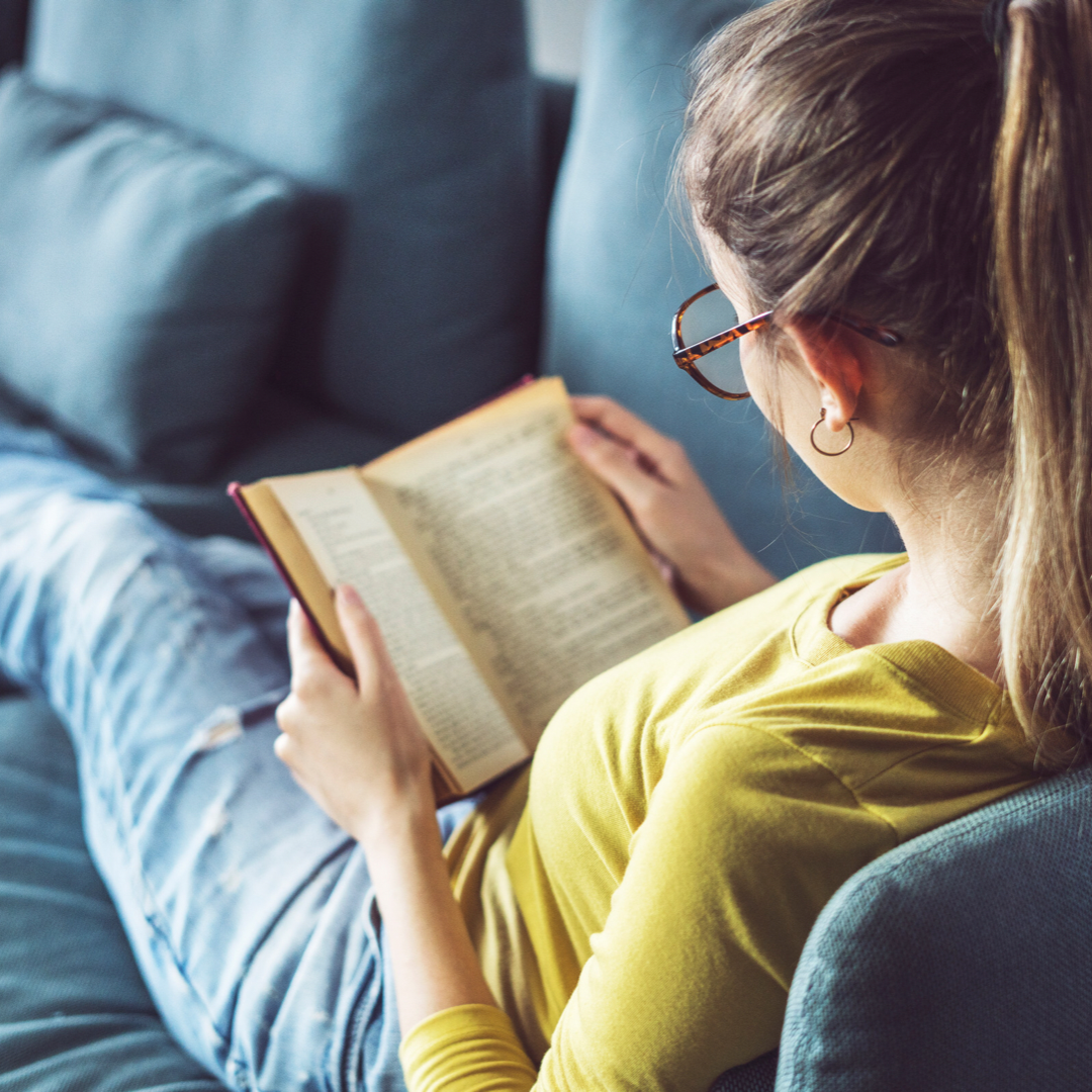 She s reading now. Чтение. Фотосессия психолога с книгой. Мой опыт чтения книг. Книги которые пригодятся в жизни.