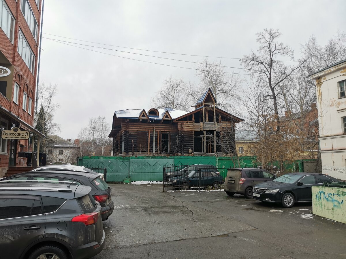 Общий вид некогда красивейшего дома.