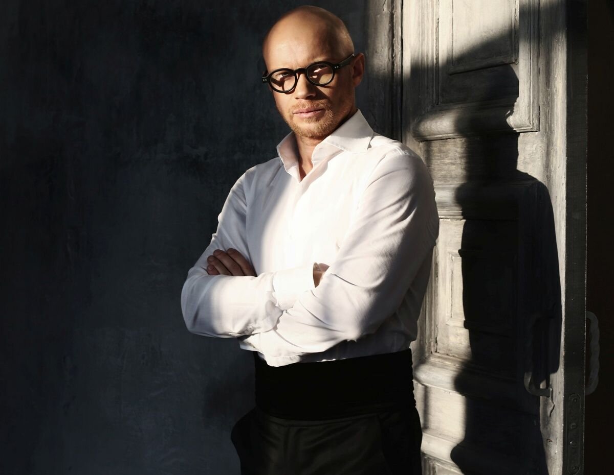 настоящая фамилия дмитрия хрусталева. митя ургант. ведущий камеди вумен дмитрий хрусталев. дмитрий хрусталев корреспондент. дмитрий хрусталев ведущий.