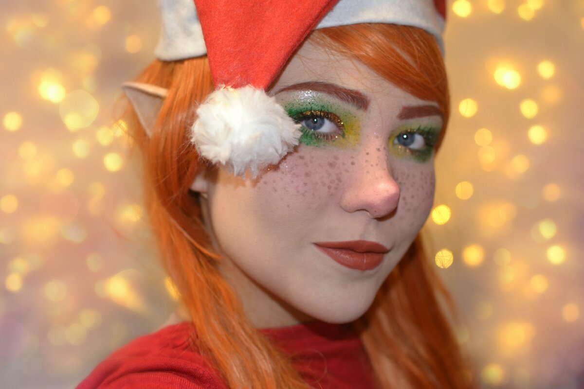 Christmas tree леди гага. Как сделать образ новогодним. Макияж на новогодний корпоратив. Оригинальный новогодний образ. Макияж на новогодний корпоратив 2023.