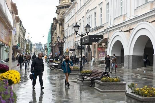 Гисметео рождественка. Рождественка улица пешеходная. Улица Рождественка вечером. Москва, улица Рождественка красиво. Ул Рождественка фото