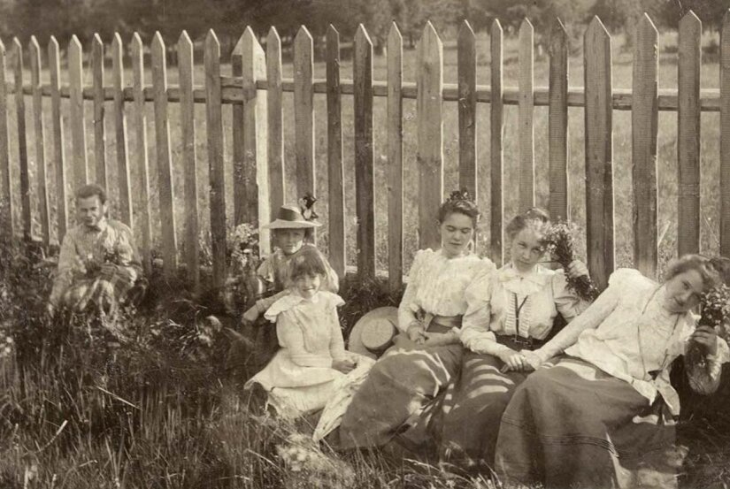 ...А иной раз - для скромных служащих. https://www.pinterest.ru/