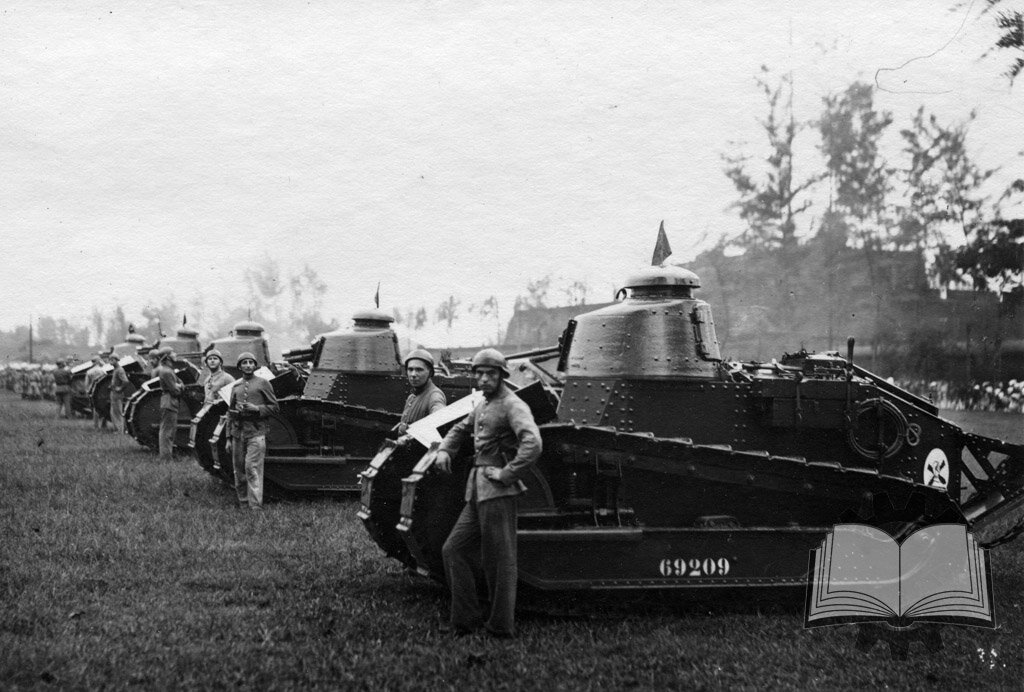 Renault FT в Индокитае. Эти танки стали большой удачей, но одновременно и большой проблемой. Куда их девать, было непонятно.