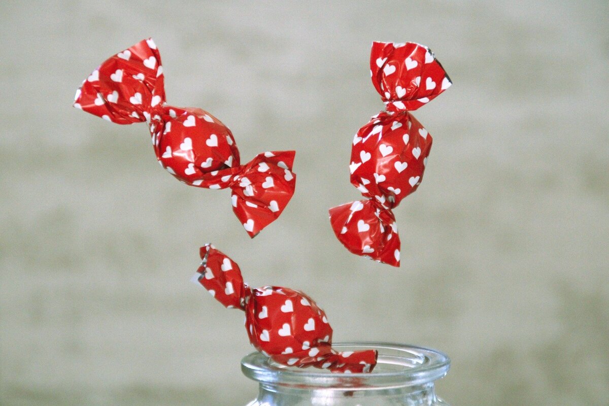 Подбросили конфетки и бросили! Если бы это было так просто... 