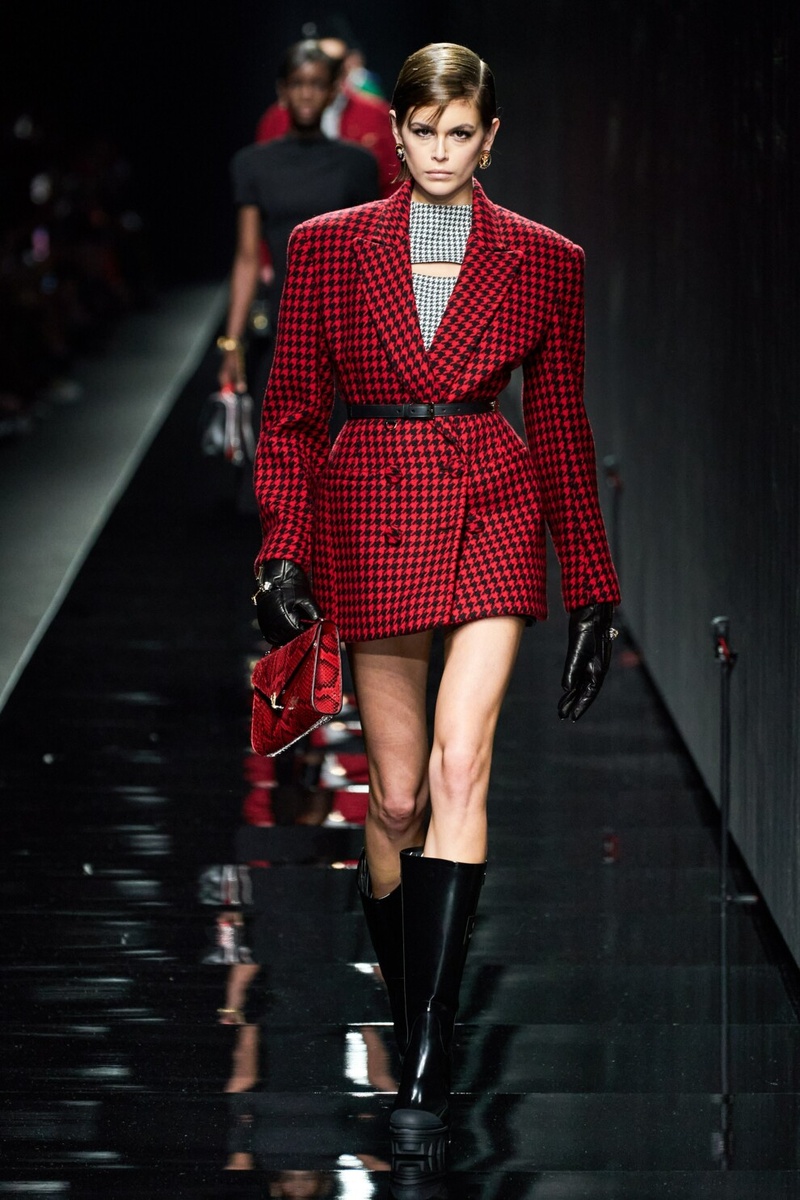 vogue.ua показ Versace 