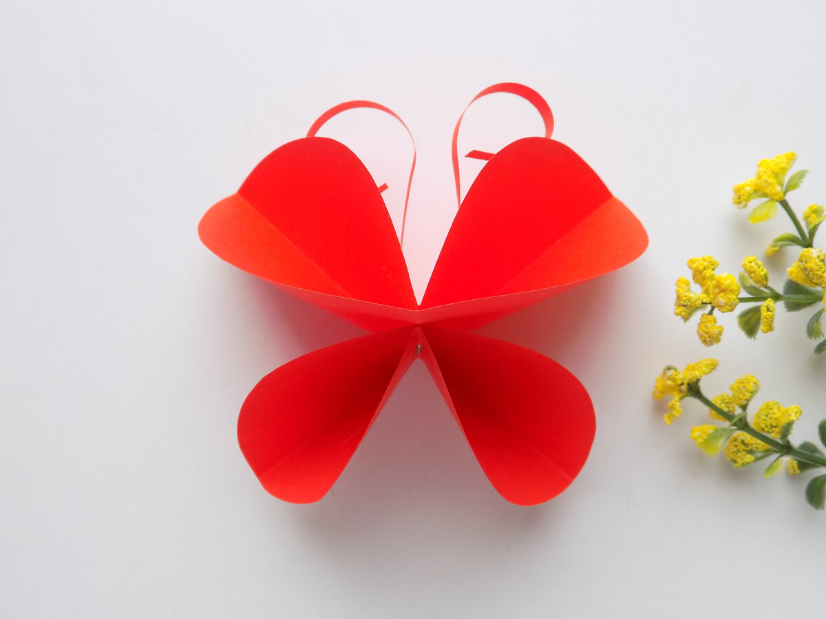 Публикация «Мастер-класс „Разноцветные бабочки из гофрированной бумаги“» размещена в разделах