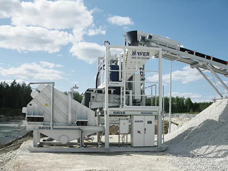 Установка HAVER HYDRO-CLEAN дезинтегрирует и промывает упорное сырье. Грохот в комплекте с установкой промывки и классификации