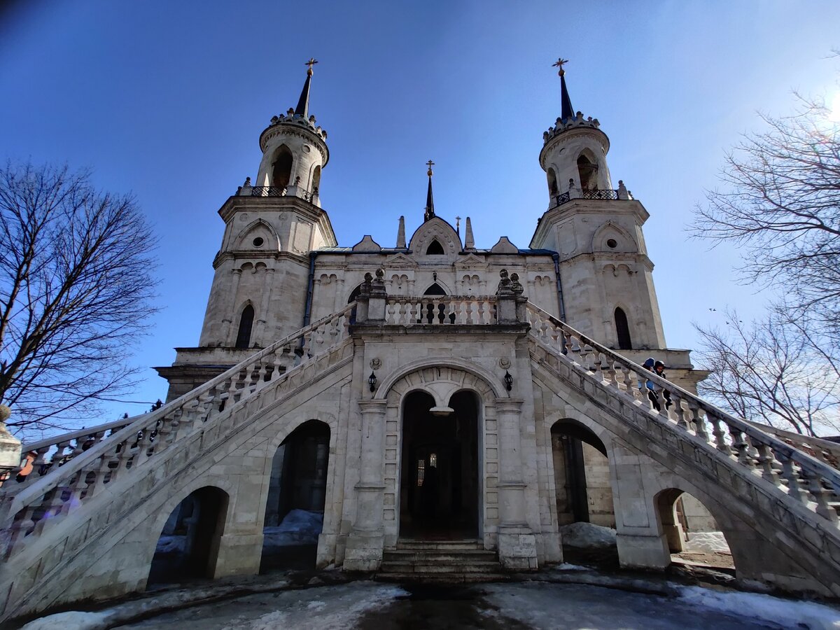 Церковь в быково в готическом стиле фото