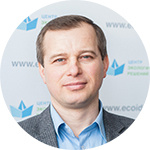 – Во всех иных случаях называть продукты органическими нельзя. Даже если они выращены без удобрений и пестицидов, в деревне у бабушки, в «чистой» зоне – всё это не будет аргументом и не даёт права называть еду органической, – комментирует специалист по органическому сельскому хозяйству Центра экологических Любомир Клепач . – То же касается «фермерских продуктов». Такое определение не говорит о каком-то особенном, улучшенном качестве еды, создаёт лишь иллюзию некой натуральности. И если копать глубже, оно не говорит даже о технологии производства, а только лишь о юридической форме хозяйствования.