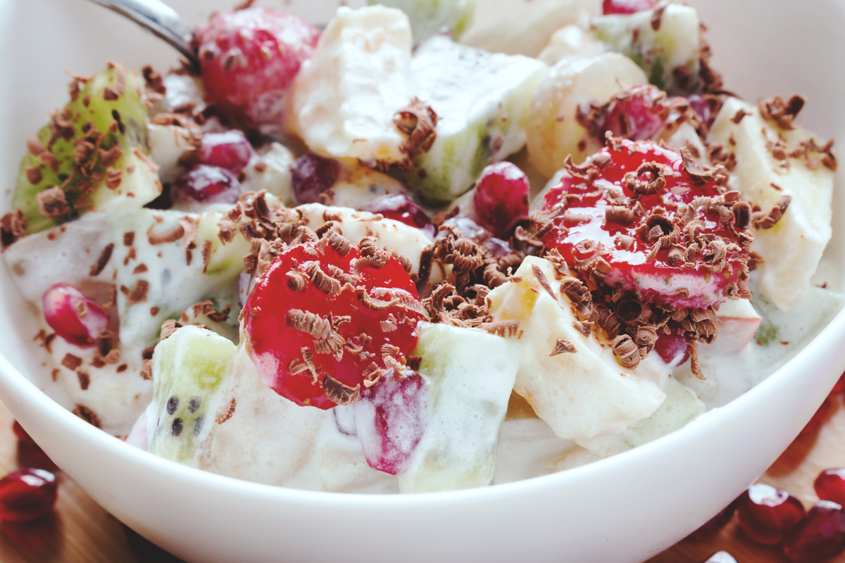 Фруктовый салат с мороженым