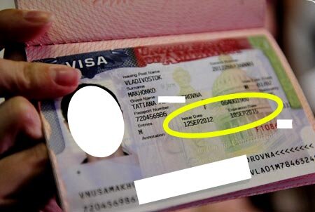 Быть востребованным специалистом и найти доступные вакансии и работу в США . Есть специальная рабочая американская виза  для такой категории людей, которая выдается на три года с условием, что специалист будет работать в компании страны.Пример визы на 3 годаКогда срок визы истечет, если есть постоянная работа и компания нуждается в таком сотруднике, то визу продлевают еще на несколько лет. Но после этого документ уже не может продлеваться. Для тех, кто намерен остаться и работать дальше, за 6 лет можно оформить Грин карту  и подавать документы на ПМЖ . Самыми перспективными работниками считаются люди, имеющие знания в области медицины, инженерии, экономики, науке и программирования, искусства, архитектуры.