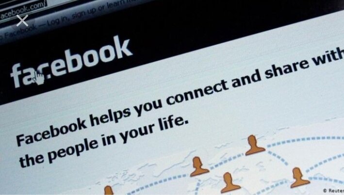 2005 года сайт использовали только студенты. В июне 2006 года Facebook был открыт для профессиональных сообществ, а в сентябре на сайте была открыта свободная регистрация. В мае 2007 года сайт открылся для сторонних разработчиков и с тех пор привлек 400 тыс. программистов. 