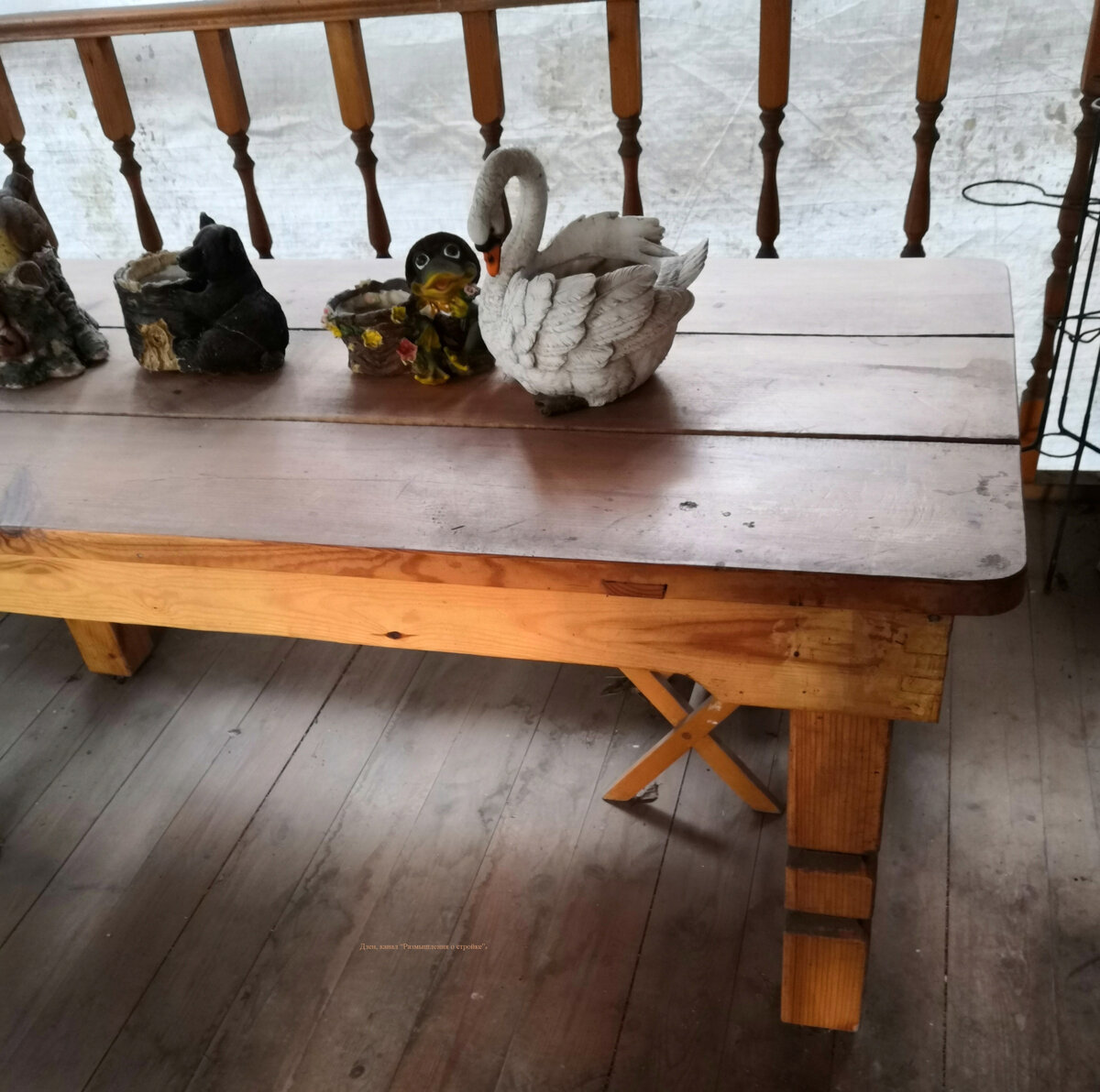 Стол из двери 