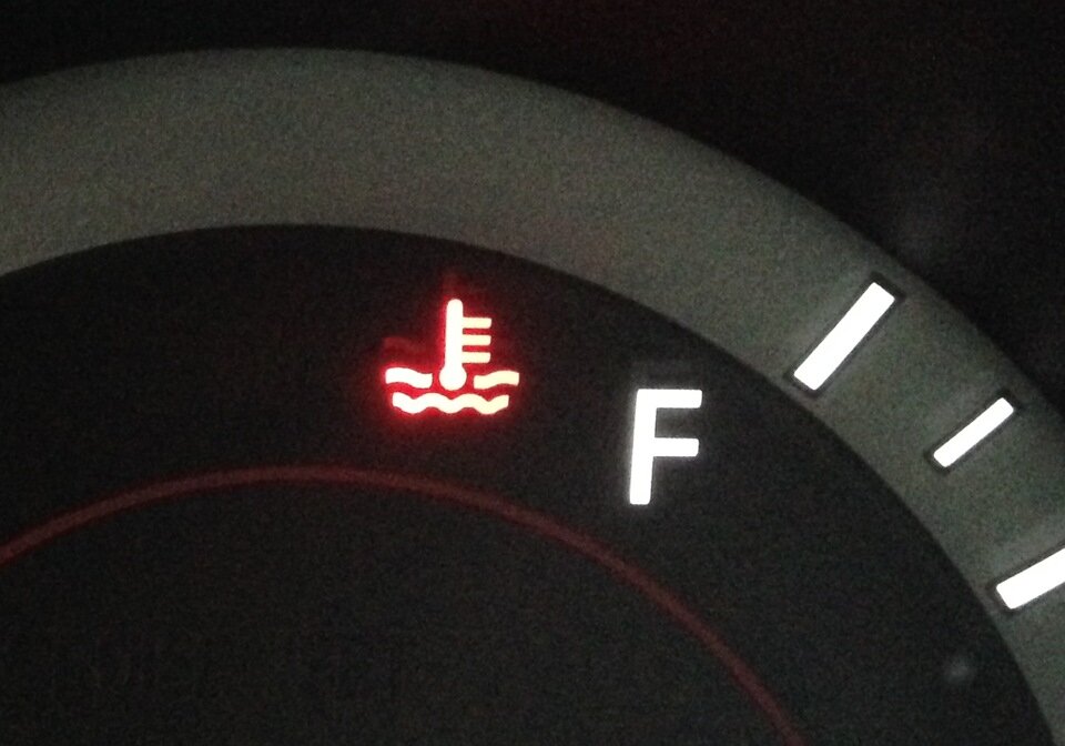     Лампочка индикации "Охлаждающей жидкости" на приборной панели автомобиля