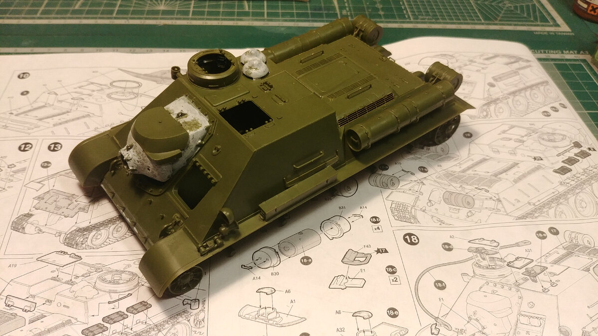 1. Фактура литья сделана с использованием жидко разведенной шпаклевки тамия и жесткой кисти 