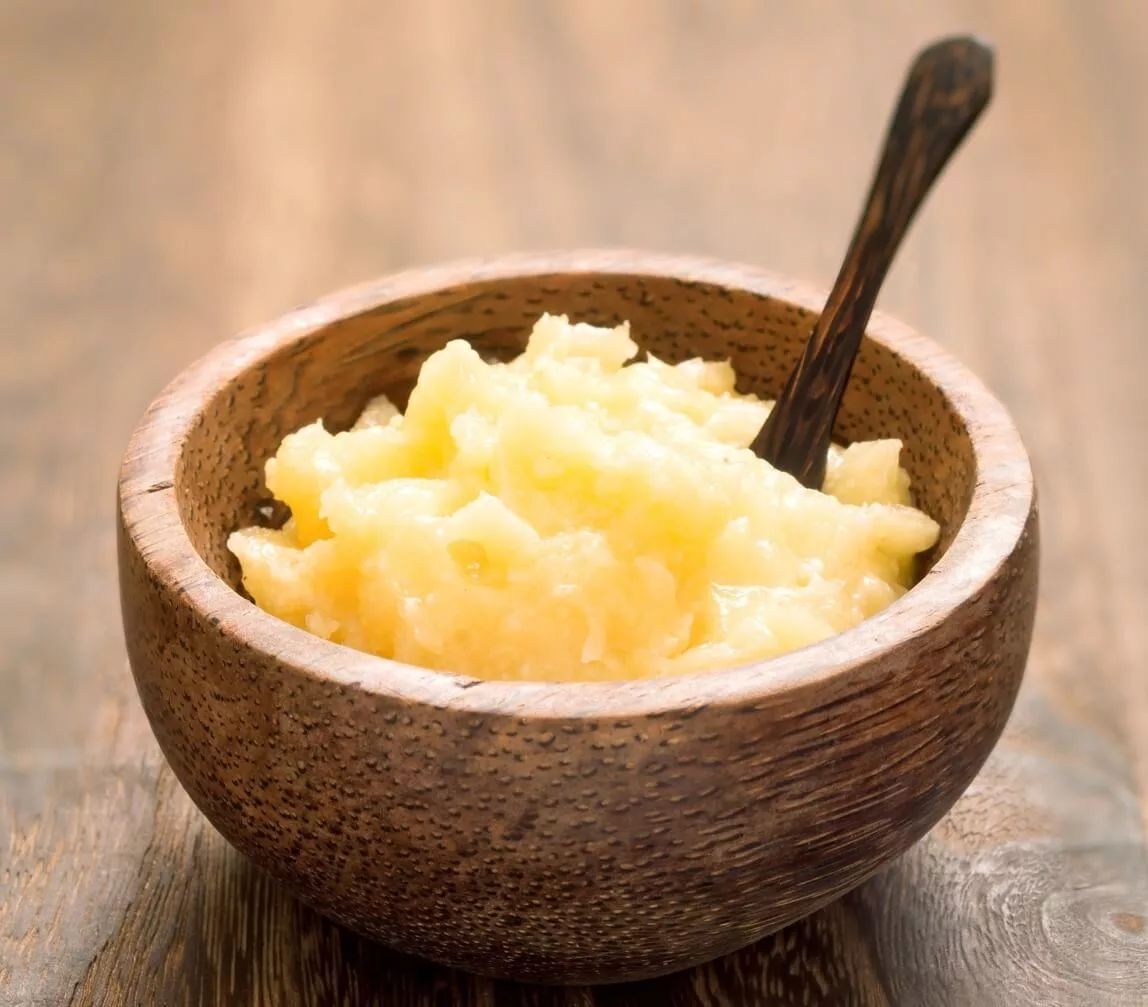 Топленое сливочное масло. Масло сливочное гхи. Топленое масло в горшочке. Топленое масло в горшочке. Масло сливочное в горшочке.