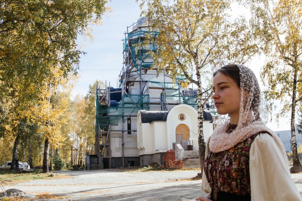 Фото девушек в храме