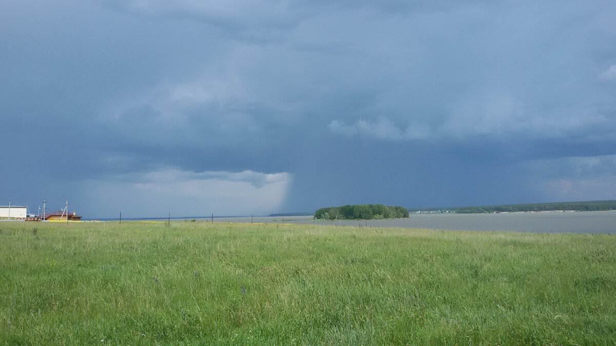 Берег реки.