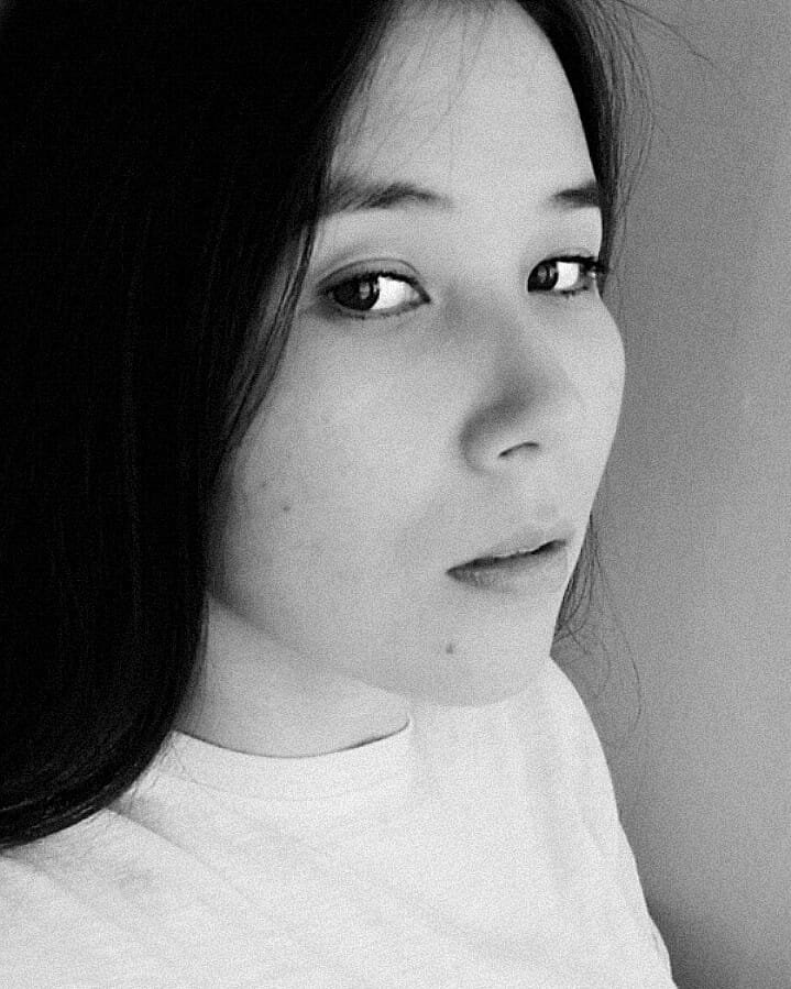 Просто трудно писать о себе, оказывается. Даже не о чем писать, складывается ощущение, что я никто. Какой-то скучный человек с какой-то скучной жизнью.